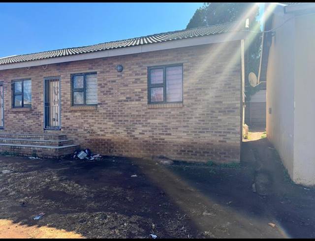 13 BEDROOM CLUSTER FOR SALE IN ERASMIA